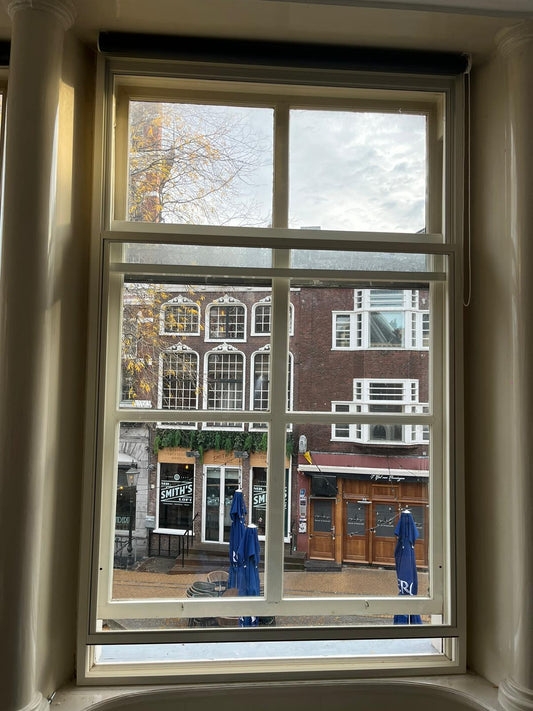 Verticaal schuivend voorzetraam