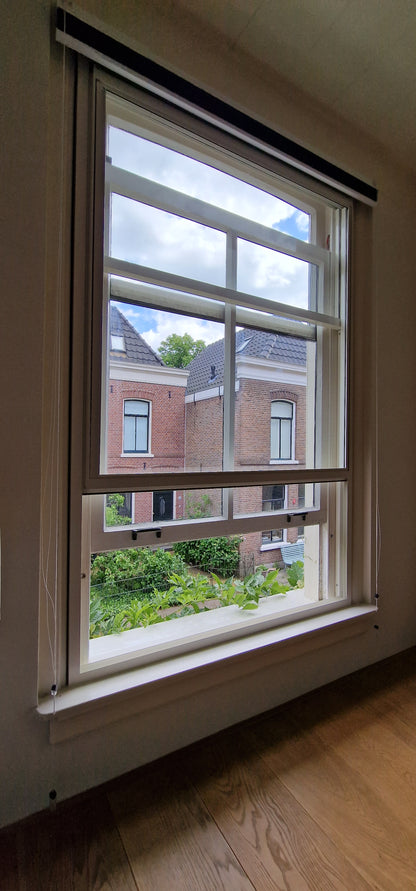 Verticaal schuivend voorzetraam