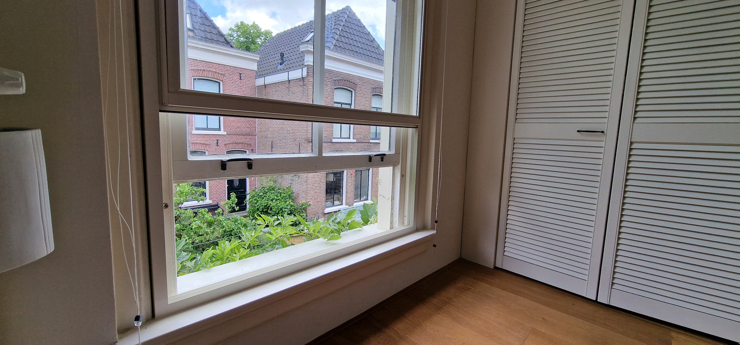 Verticaal schuivend voorzetraam